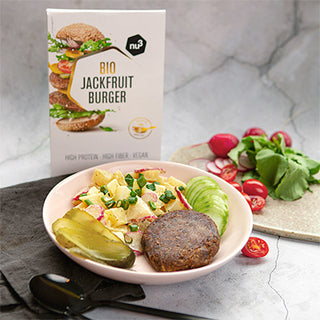 Salade de céleri-rave et hamburger Salade de céleri-rave et hamburger