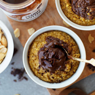 Porridge cuit avec un coeur chocolat Porridge cuit avec un coeur chocolat