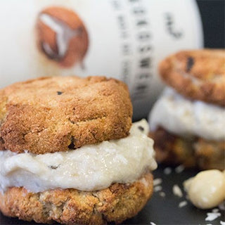 Cookie ice cream sandwich : noix de coco Cookie ice cream sandwich : noix de coco