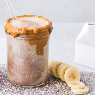 Milkshake au beurre de cacahuètes et à la banane Milkshake au beurre de cacahuètes et à la banane