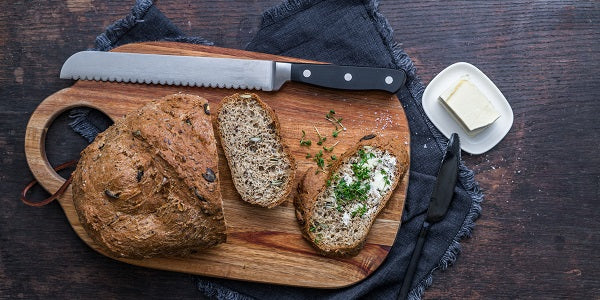 Fit Bread de nu3 avec du beurre et des herbes