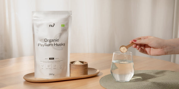 nu3 Enveloppes de psyllium bio avec un verre d'eau