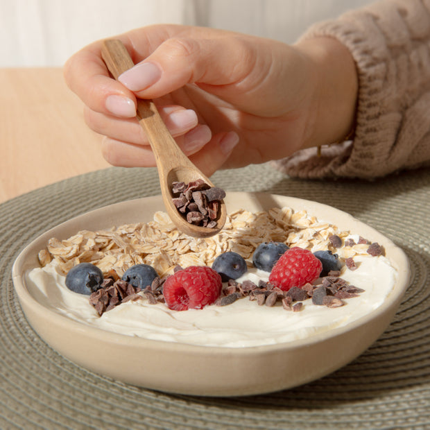 Bol de petit-déjeuner avec le cacao brut nu3